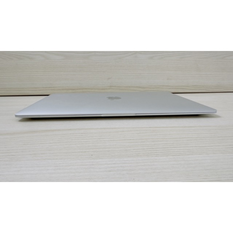 MacBook Air 2020 Silver i5 1.1ghz 8/256